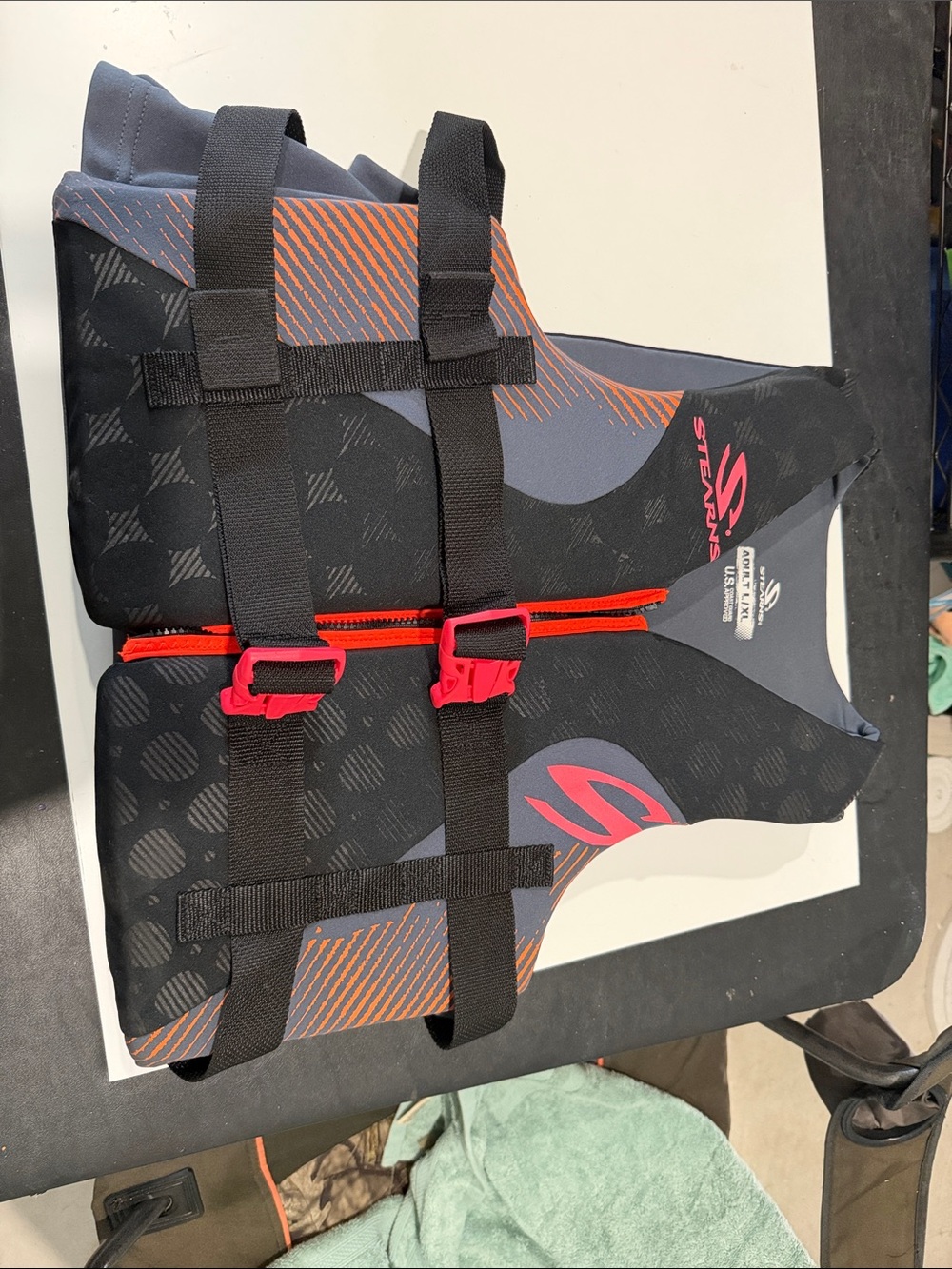 Stearns Men’s Life Jacket - Black & Gray with Red Accents size L or XL